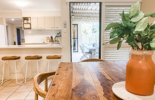 Noosaville House | Bright and Beautiful Summer House with Pool