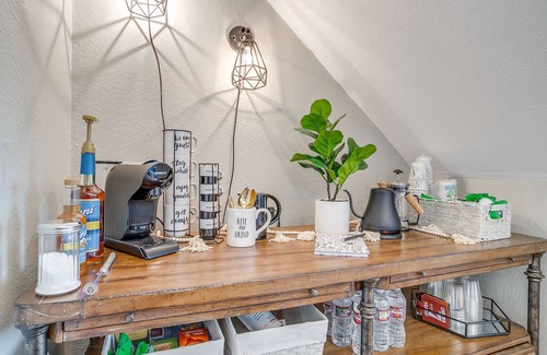 Fort Worth Condo | Bright and beautifully updated loft condo-GREAT Amenities-30 night min!