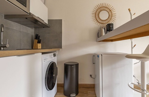 Casselardit Apartment | Bright and charming studio next to the tram