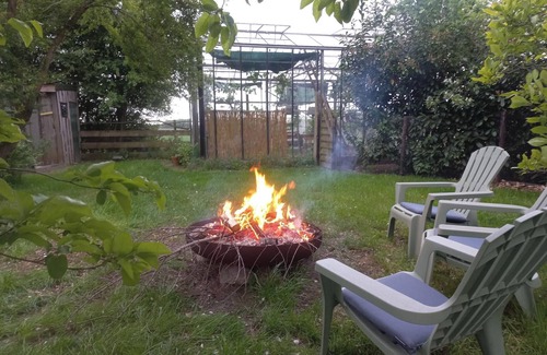 Wedde House | Bright and comfortable house, large fenced yard, toys, hiking, wood stove!