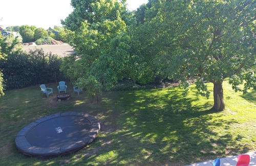 Wedde House | Bright and comfortable house, large fenced yard, toys, hiking, wood stove!