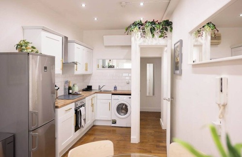 London City Centre Apartment | Bright and Cosy home 100m from Trafalgar Square