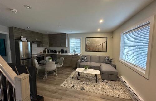 Sunset House | Bright and cozy modern home in Vancouver - central to YVR-Downtown - Free Private Parking