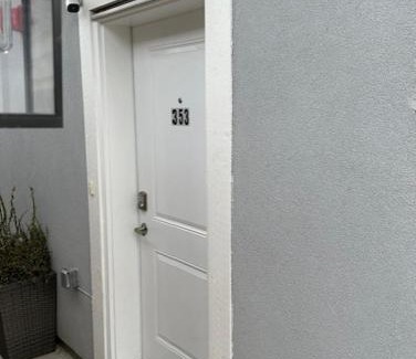 Sunset House | Bright and cozy modern home in Vancouver - central to YVR-Downtown - Free Private Parking