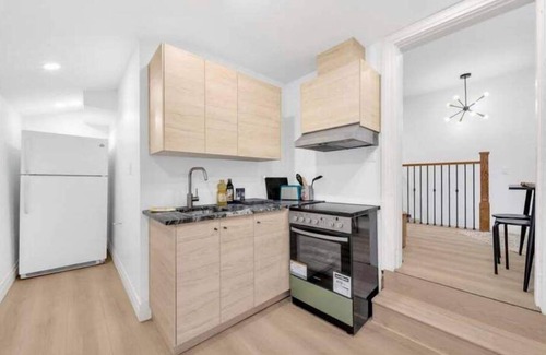 Windsor Apartment | Bright and Cozy Nest in the City 1BR near River, Swim Park, Casino & Tunnel