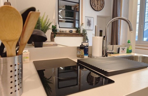 Centre Ancien Apartment | Bright and floral studio, ideally located