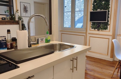 Centre Ancien Apartment | Bright and floral studio, ideally located