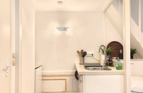 Centre Ancien Apartment | Bright and floral studio, ideally located