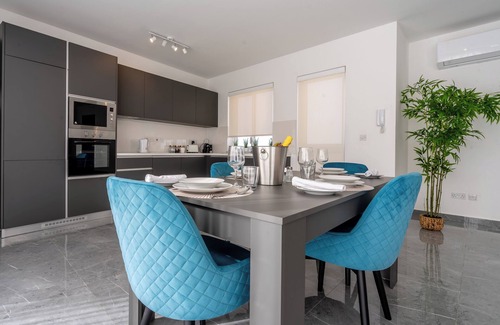 St. Andrew's Apartment | Bright and Modern 2 Bedroom Penthouse