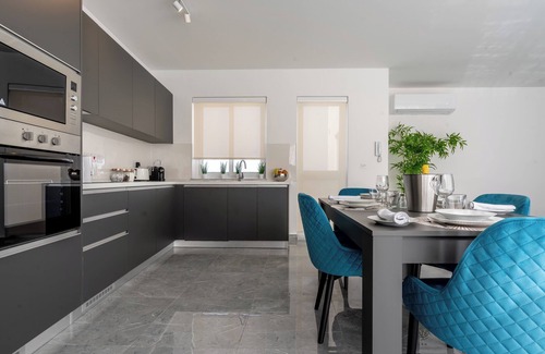St. Andrew's Apartment | Bright and Modern 2 Bedroom Penthouse