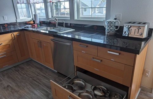 West Salem House | Bright and Open Home-Jetted Tub in Primary Suite