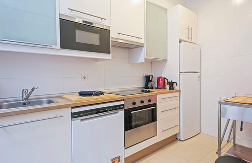 Les Tres Torres Apartment | Bright and spacious apartment with a large terrace in a residential area