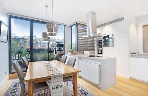 Kensington Apartment | Bright and Stylish Kensington Home