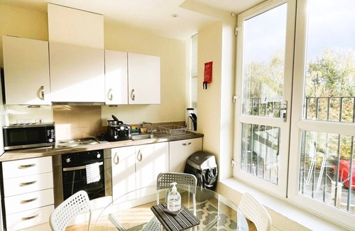 Maidstone Apartment | Bright and Sunny 2bedroom apartment in Maidstone near town centre