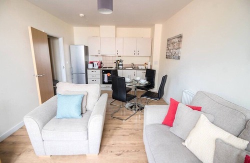 Maidstone House | Bright and Sunny 2bedroom apartment in Maidstone near town centre