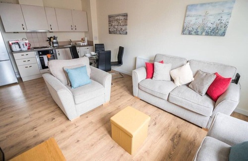 Maidstone House | Bright and Sunny 2bedroom apartment in Maidstone near town centre
