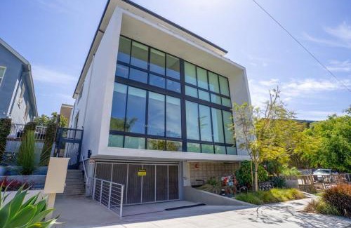 Bankers Hill House | Bright and Trendy 2-story Bankers Hill Condo