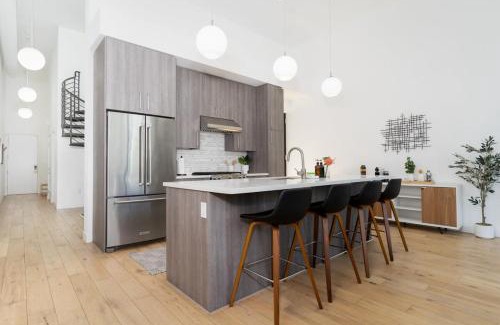 Bankers Hill House | Bright and Trendy 2-story Bankers Hill Condo