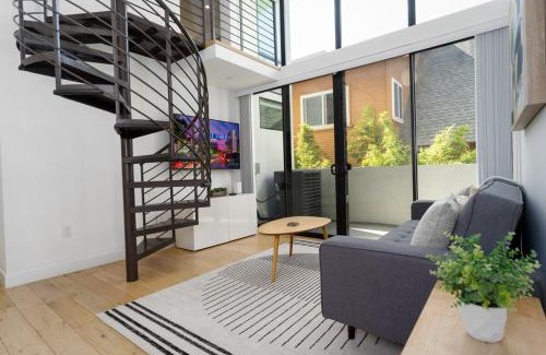 Bankers Hill House | Bright and Trendy 2-story Bankers Hill Condo