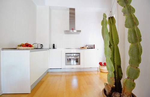 La Llotja-Born Apartment | Bright Apartment in Palma Old Town, Wifi, Balcony, Spacious, Air Conditioning