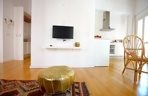 La Llotja-Born Apartment | Bright Apartment in Palma Old Town, Wifi, Balcony, Spacious, Air Conditioning