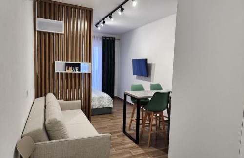 Golem Apartment | Bright Apartment Steps from the Shore