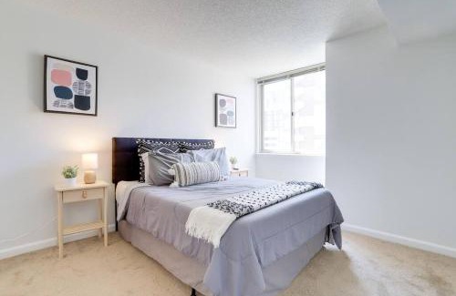 Ballston Apartment | Bright Apartment Walk to Ballston Metro