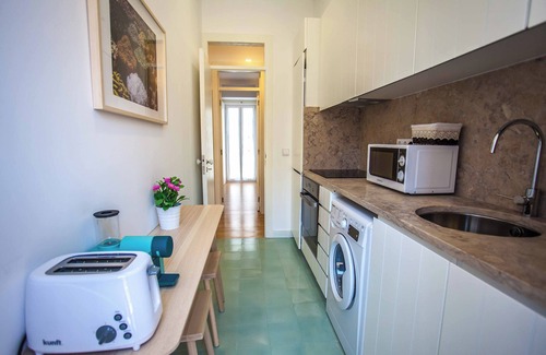 Lisbon Old Town Apartment | Bright apartment with balcony - Flat 1