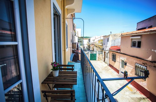 Lisbon Old Town Apartment | Bright apartment with balcony - Flat 1