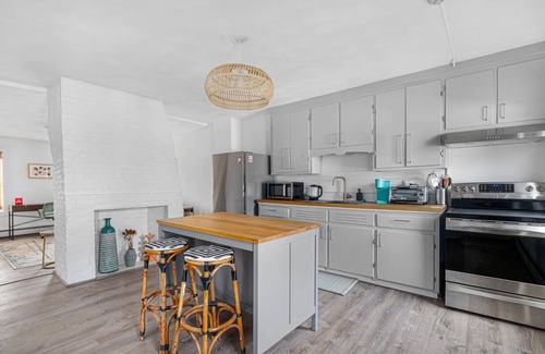 Warren Apartment | Bright Apartment with Patio in Downtown Warren
