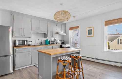 Warren Apartment | Bright Apartment with Patio in Downtown Warren