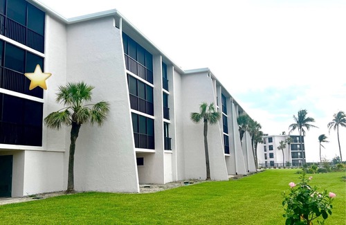 Beachview Country Club Estates Condo | Bright & Beautiful Sanibel Island Beach Condo