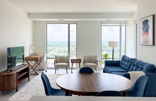 Vienna Apartment | Bright Bluish Oak 2BR In Tysons w Amenities + Mall/Pool/Gym
