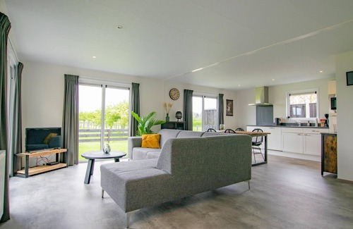 Heiloo Ski Chalet | Bright chalet with views over the meadows