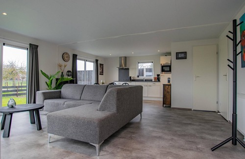 Heiloo Ski Chalet | Bright chalet with views over the meadows