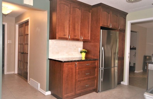 Ottawa Division House | Bright, clean, comfortable, well maintained home