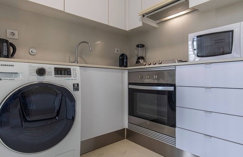 Falca Apartment | Bright & Comfy Flat in Lisbon by LovelyStay