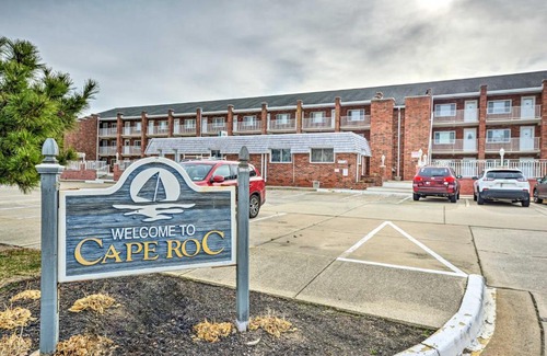 Admiral Estates Apartment | Bright Condo Half-Block to Cape May Beach!