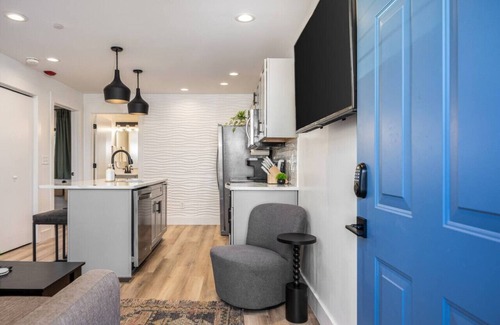 Hillsboro Village Apartment | Bright Condo with 3 Beds 2 Bedrooms + Walk to Grocery