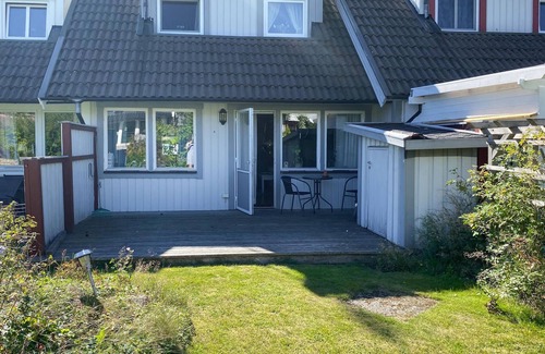Sjotorp House | Bright cottage in two floors, located only 500 m from lake Vänern.