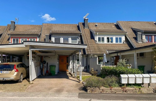 Sjotorp House | Bright cottage in two floors, located only 500 m from lake Vänern.