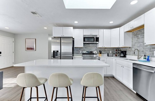 Northwest House | Bright & Cozy 3BR Virginia Beach Stay ~ Long-Term