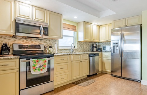 New Smyrna Beach Condo | Bright & Cozy Poolside Retreat in Oceanfront New Smyrna Beach Condo!