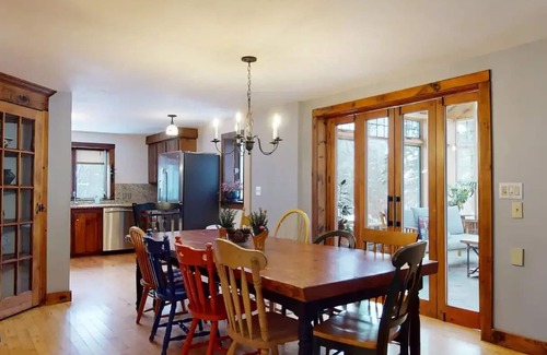 Richmond House | Bright, Cozy, Private Vermont Respiten