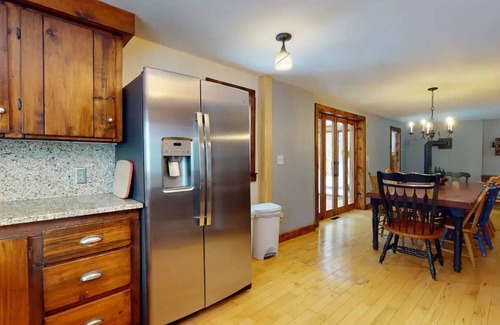 Richmond House | Bright, Cozy, Private Vermont Respiten