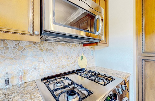Cathedral City Condo | Bright Dog Friendly condo with inviting patio, washer/dryer on a Golf Course