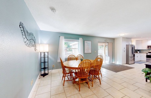 West Melbourne House | Bright dog-friendly house with screened patio - beach & golf nearby