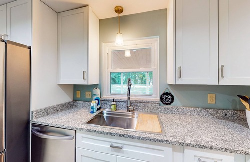 West Melbourne House | Bright dog-friendly house with screened patio - beach & golf nearby
