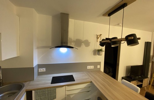 Saint Michel House | Bright downtown T2 near metro