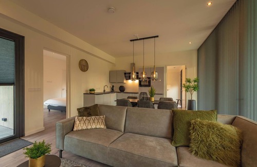 Maasbree House | Bright forest lodge with three private bathrooms and a large terrace – perfect for a stylish nature getaway with family or friends.